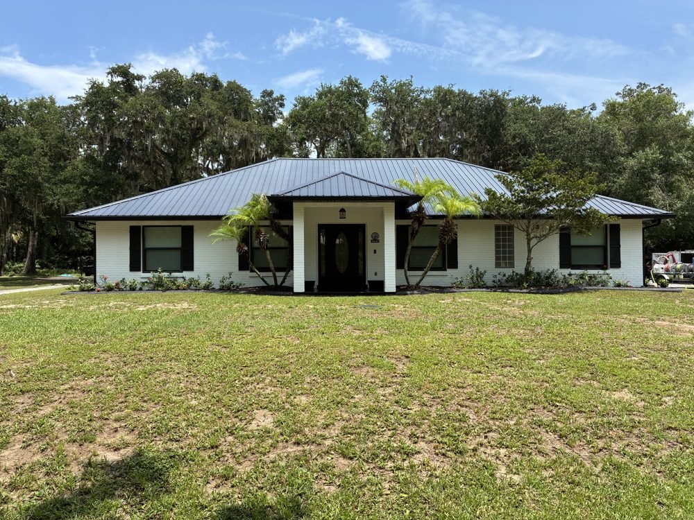 Clean white ranch home washed by Lift Off in Volusia County