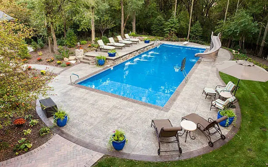 A clean pool deck in Volusia County